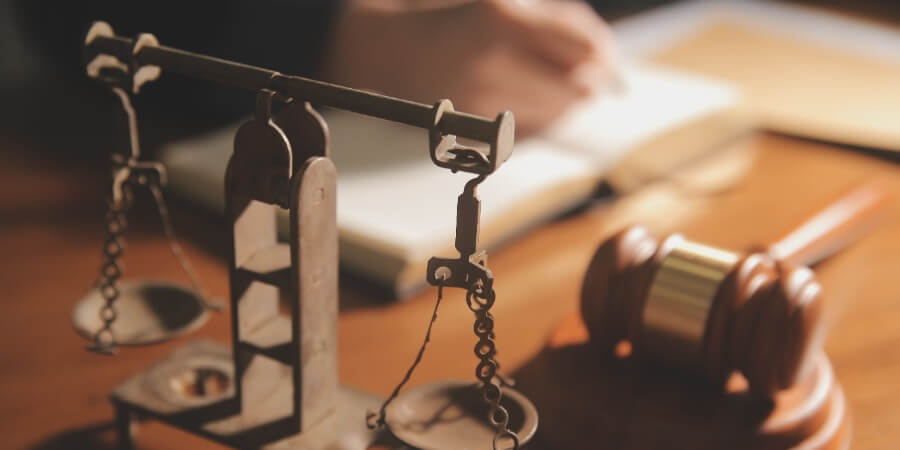 Diferencia querella y denuncia